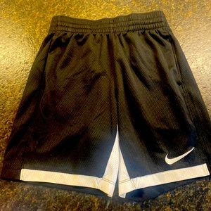 Boys Nike medium short